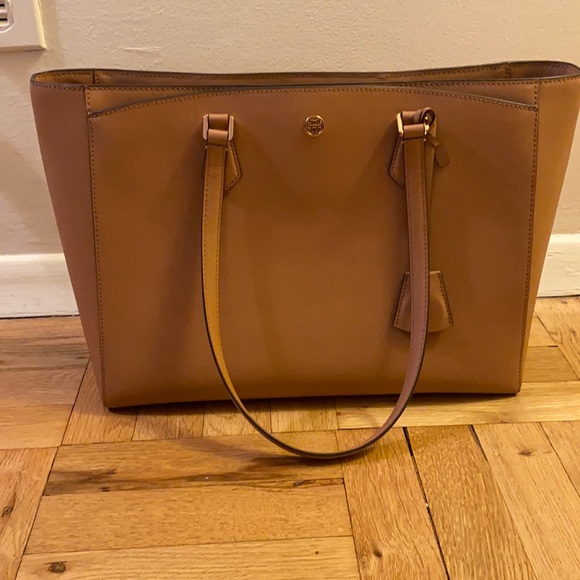 Tory Burch Handbags - Tory Burch Robinson Tote Cardamom color with Duster Bag never worn